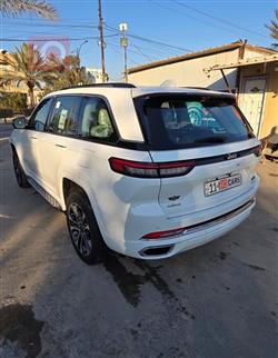 جیپ گراند شیرۆکی